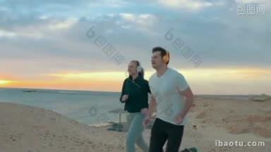 慢动作斯坦尼康拍摄的幸福的夫妇在海边跑步在日落享受露天运动与音乐